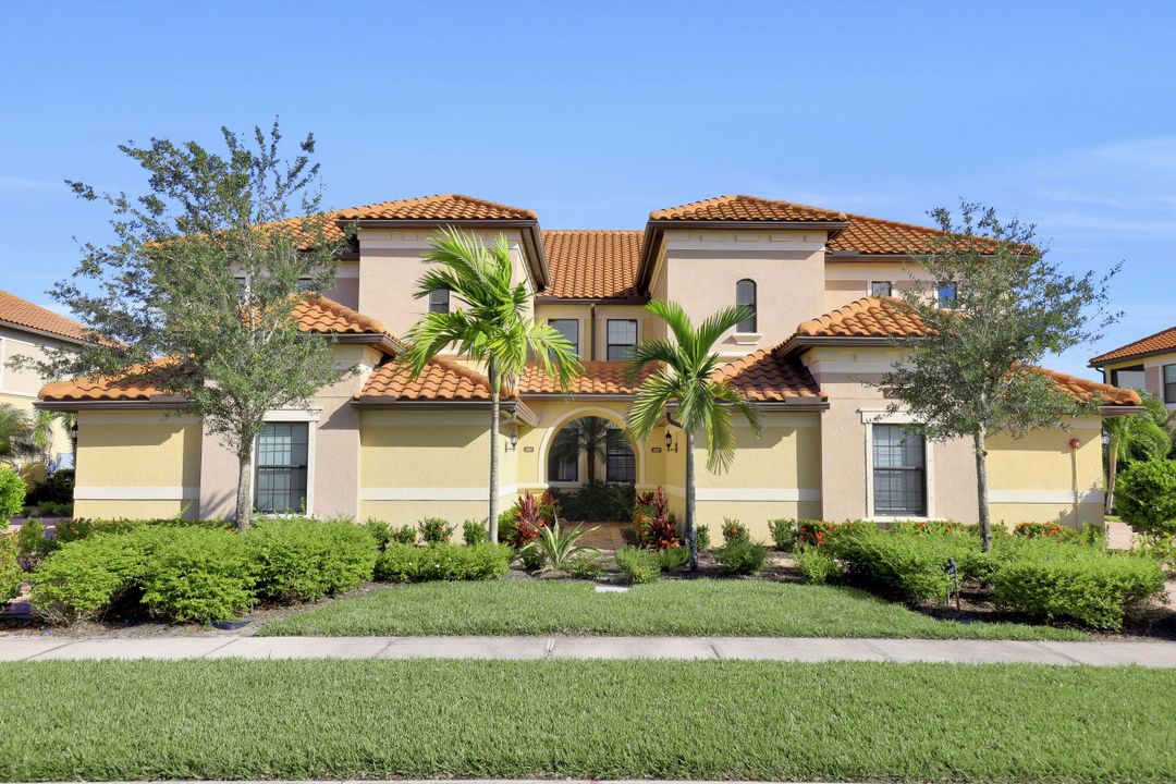 12041 Covent Garden Ct #2204, Naples, FL 34120