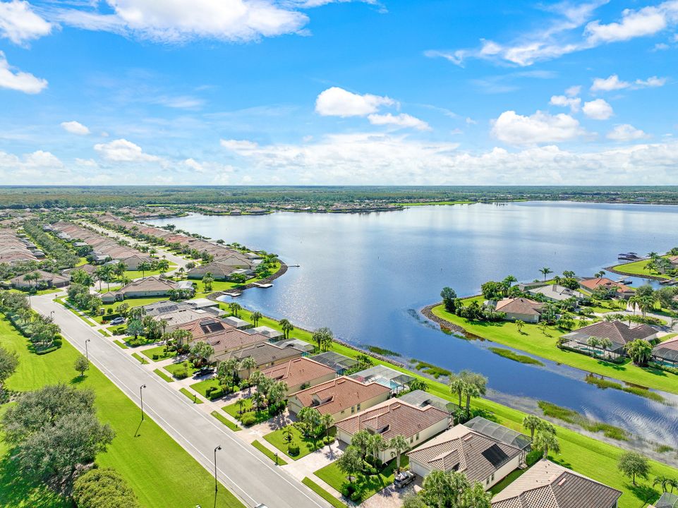 9423 Quarry Dr, Naples, FL 34120