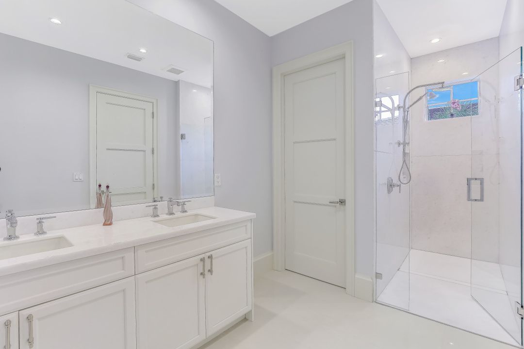 1824 Alamanda Dr, Naples, FL 34102