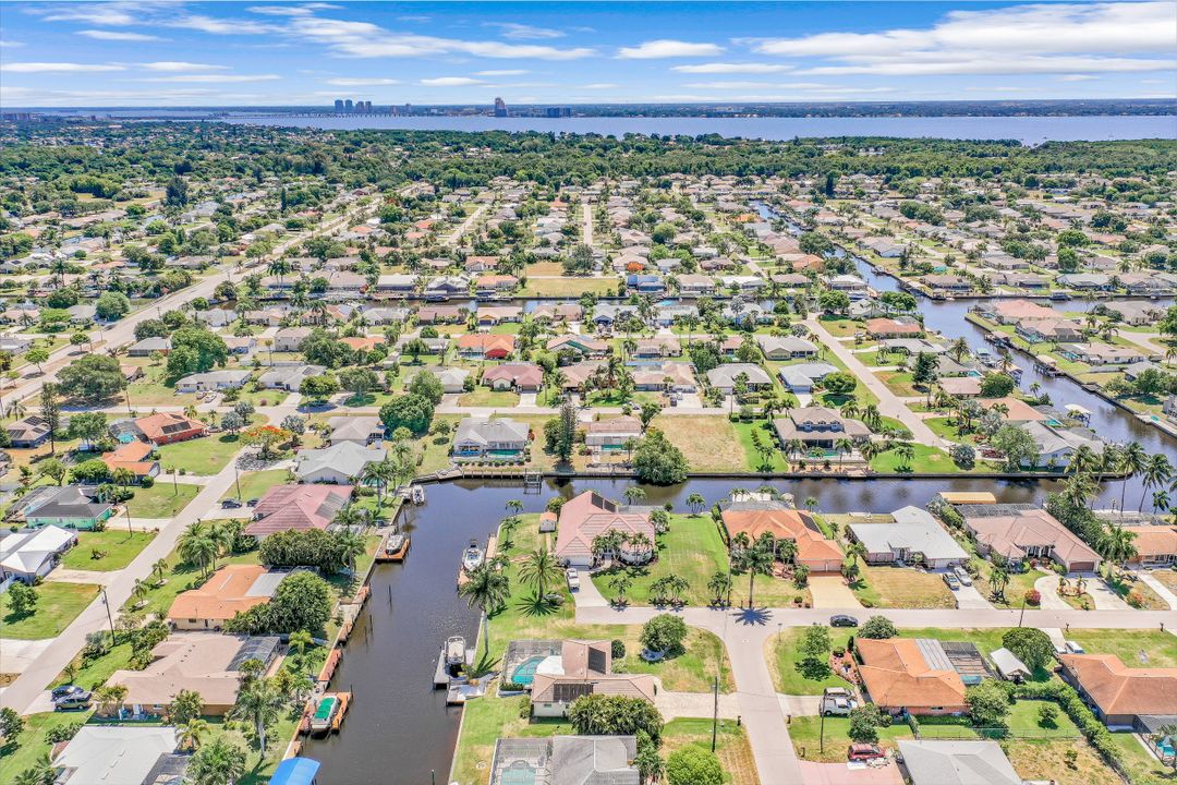 1927 SE 10th St, Cape Coral, FL 33990