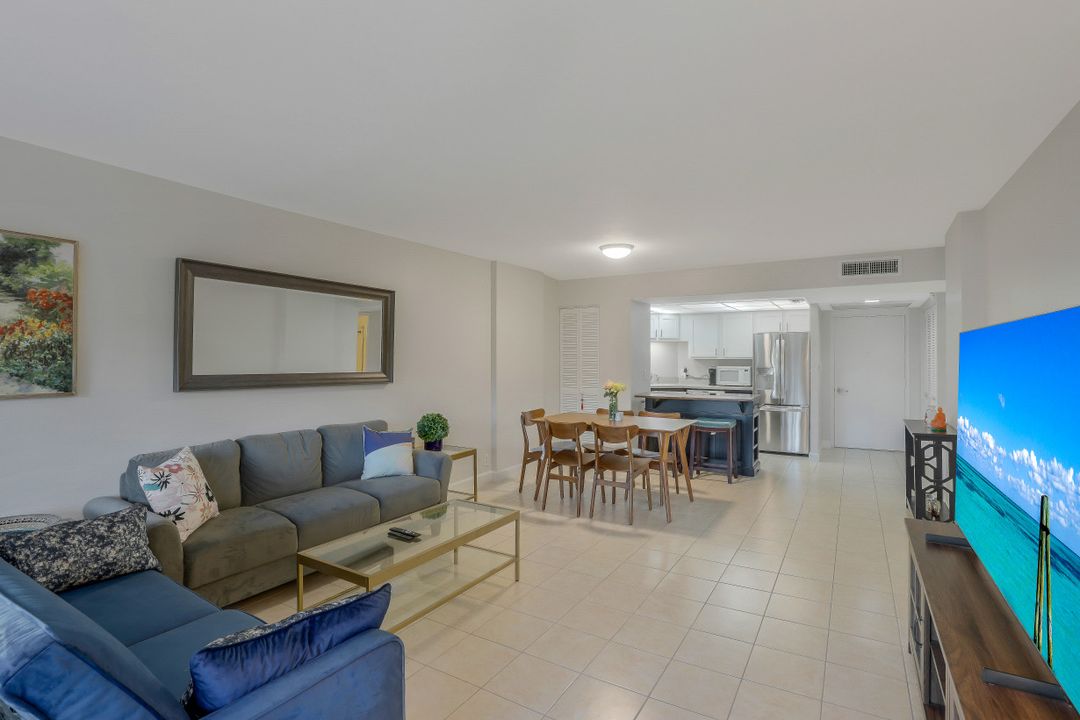 3 Bluebill Ave #206, Naples, FL 34108