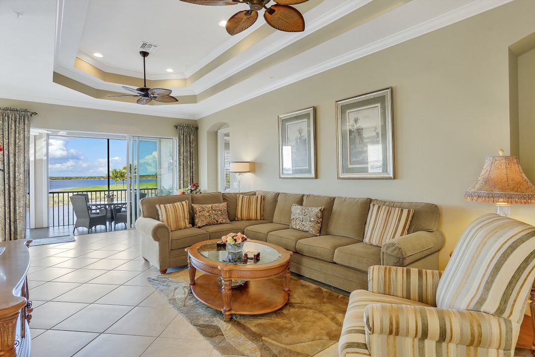9060 Siesta Bay Dr #201, Naples, FL 34120