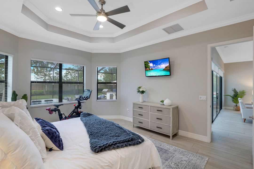 4167 Crescent Ct, Naples, FL 34119