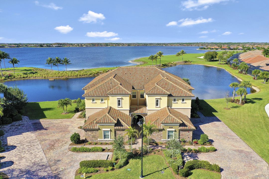 9060 Siesta Bay Dr #201, Naples, FL 34120
