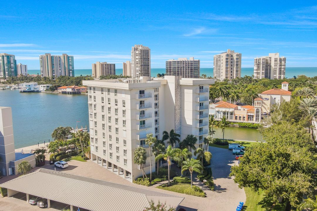 250 Park Shore Dr #103, Naples, FL 34103