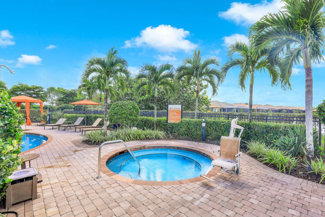 8199 Lucello Terrace N, Naples, FL 34114