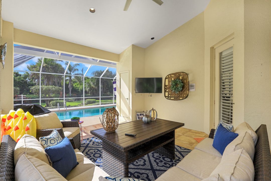9245 The Ln, Naples, FL 34109