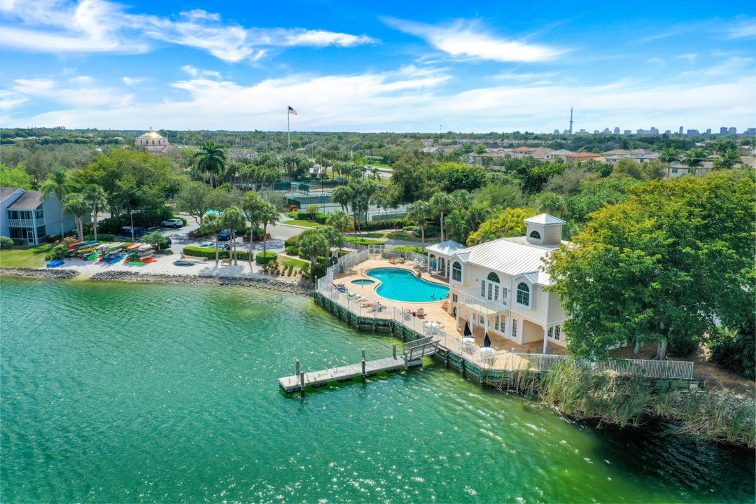 2810 Sailors Way, Naples, FL 34109