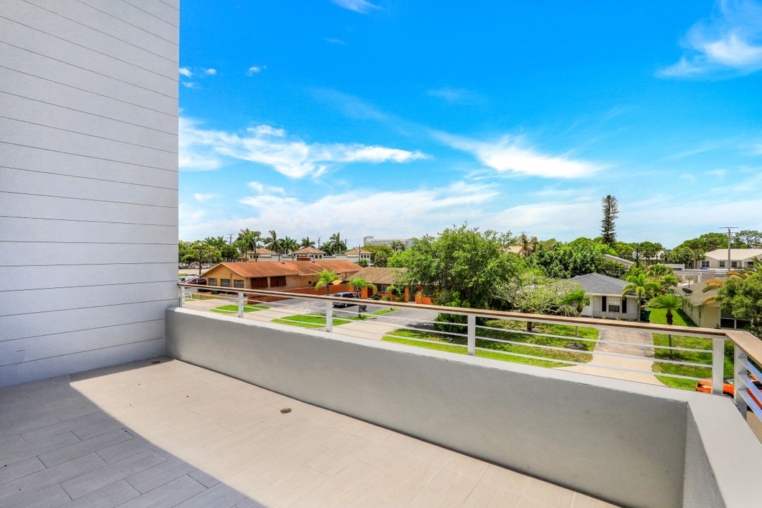 859 92nd Ave N, Naples, FL 34108