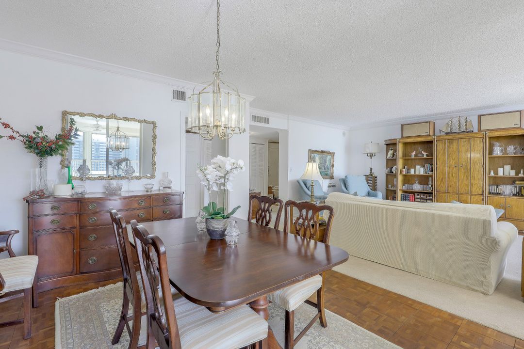 4051 Gulf Shore Blvd N #1105, Naples, FL 34103