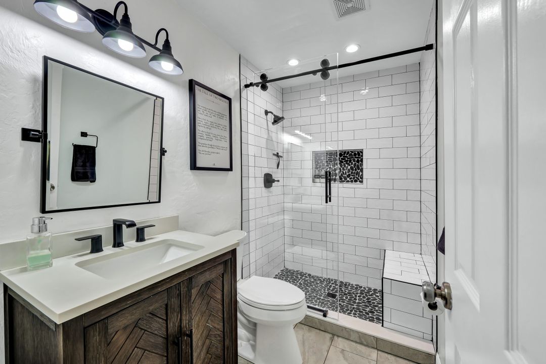 5940 Golden Oaks Ln, Naples, FL 34119