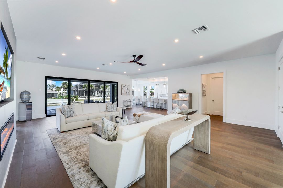 469 Germain Ave, Naples, FL 34108