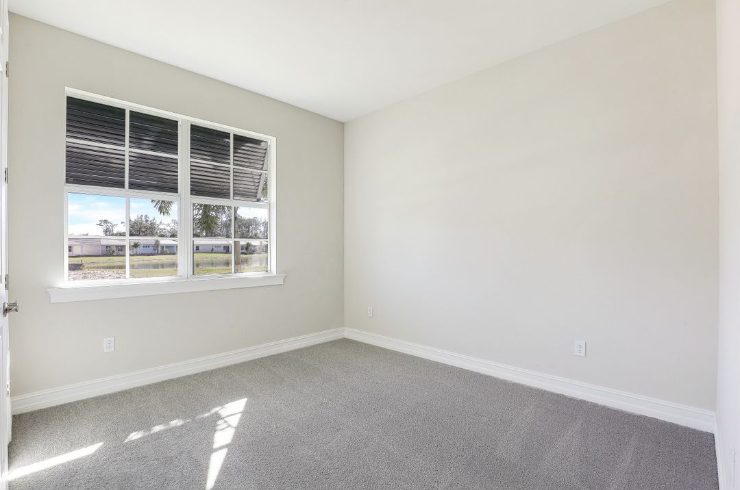 315 Tamarindo Ln, Naples, FL 34114