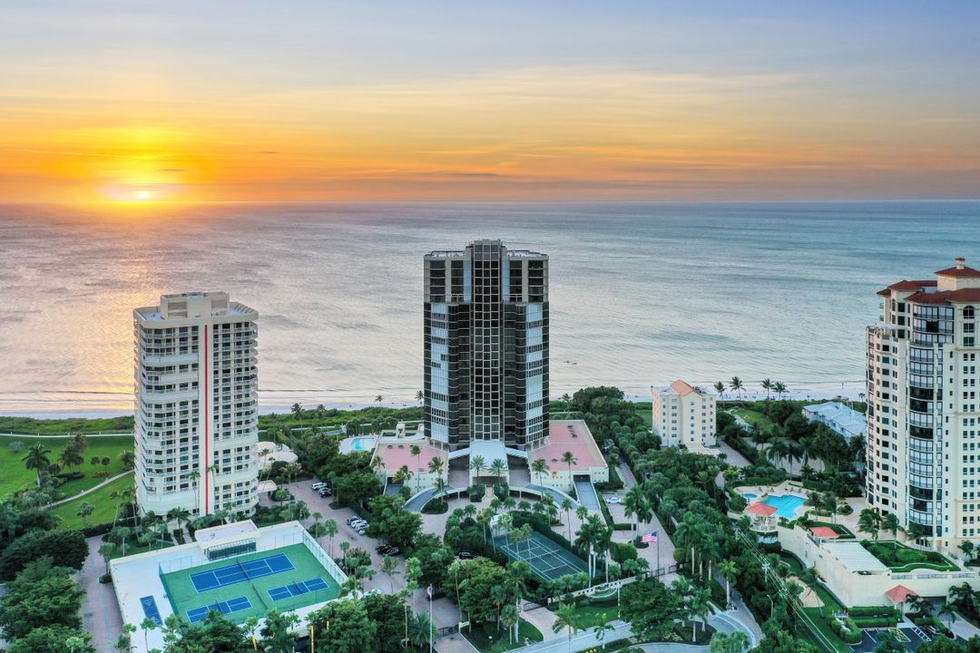 4951 Gulf Shore Blvd #302, Naples, FL 34103