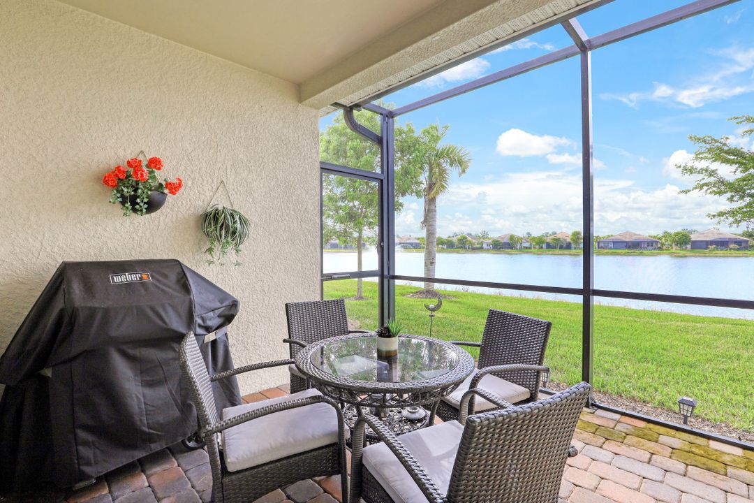 14708 Edgewater Cir, Naples, FL 34114