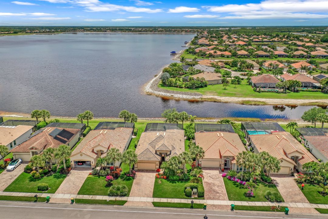 9415 Quarry Dr, Naples, FL 34120
