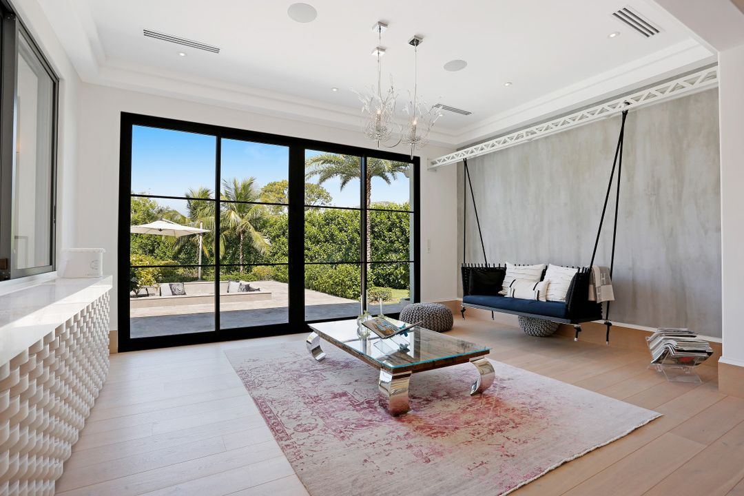 705 Myrtle Rd, Naples, FL 34108