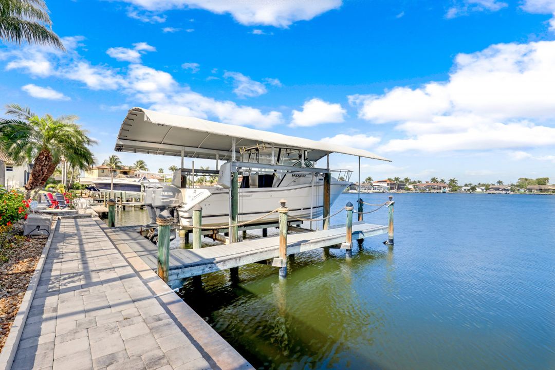 5219 SW 5th Pl, Cape Coral, FL 33914