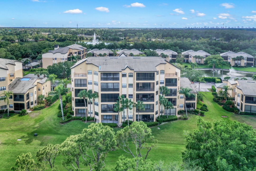 220 Vintage Cir #205, Naples, FL 34119