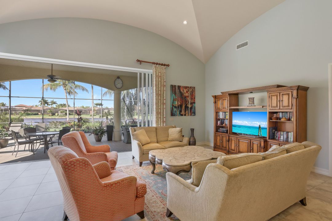 7417 Treeline Dr, Naples, FL 34119