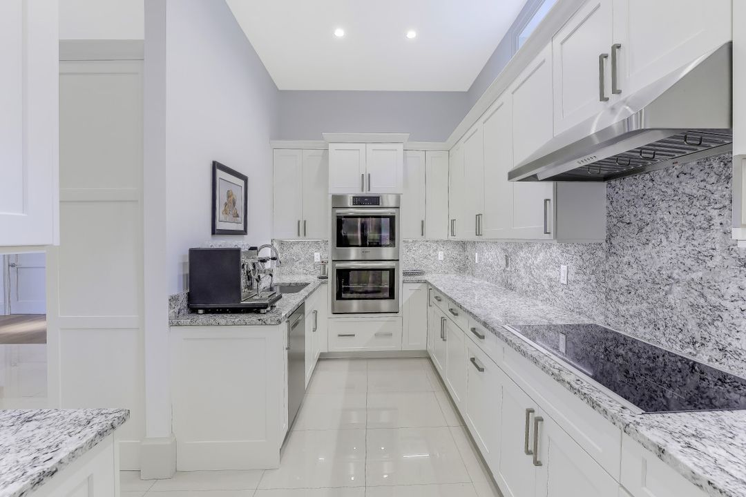 1824 Alamanda Dr, Naples, FL 34102