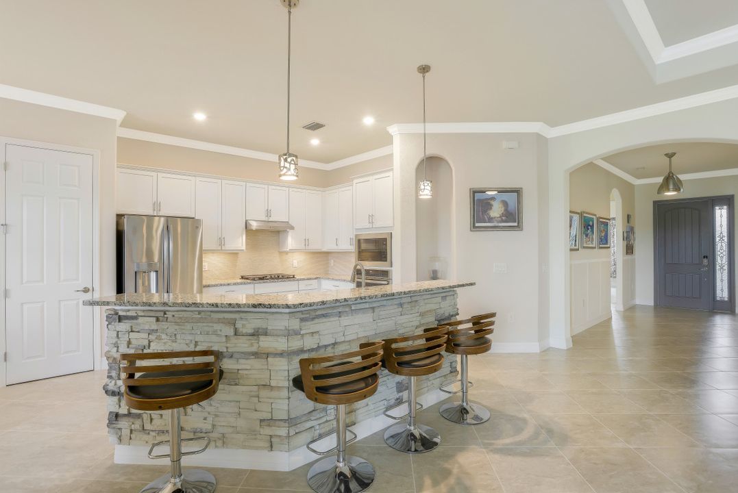 2067 Antigua Ln, Naples, FL 34120