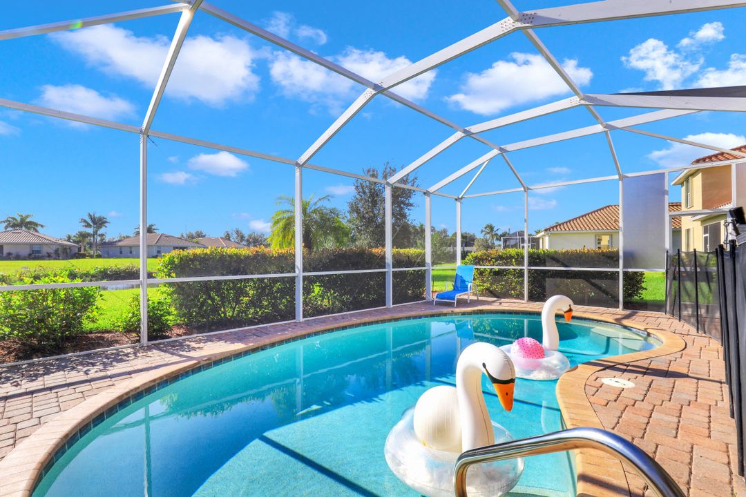 14832 Canton Ct, Naples, FL 34114