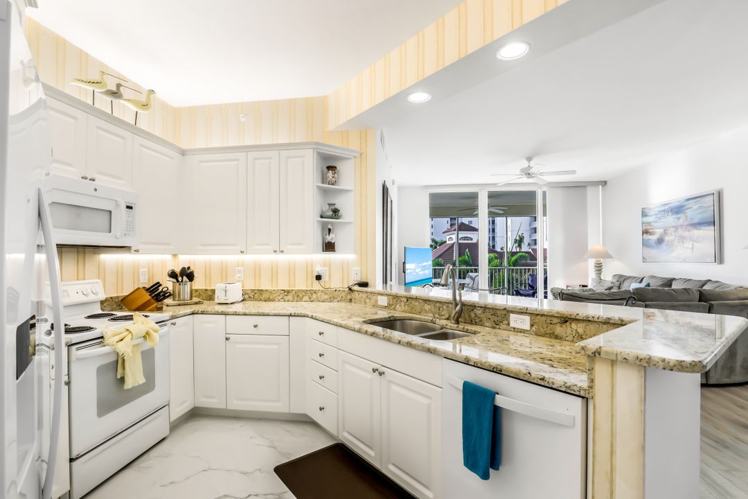 460 Launch Cir #304, Naples, FL 34108