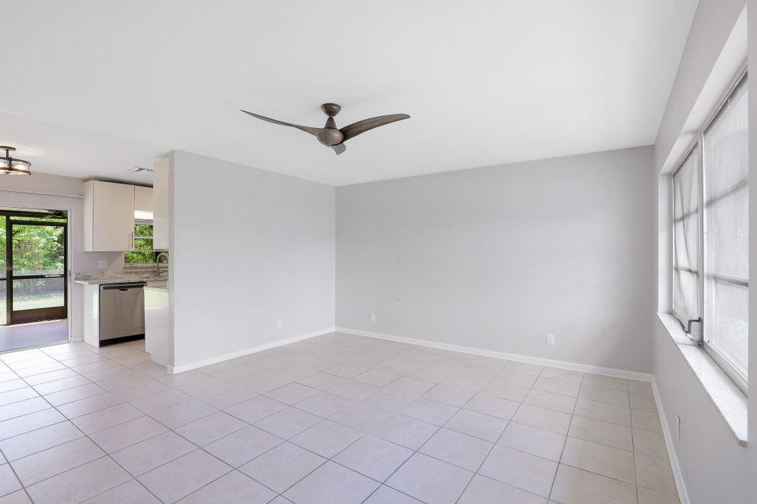 1136 S Alhambra Cir, Naples, FL 34103