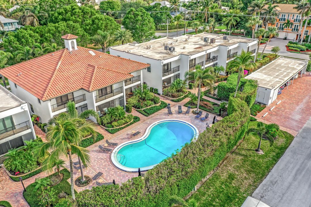 1060 6th St S #1060, Naples, FL 34102