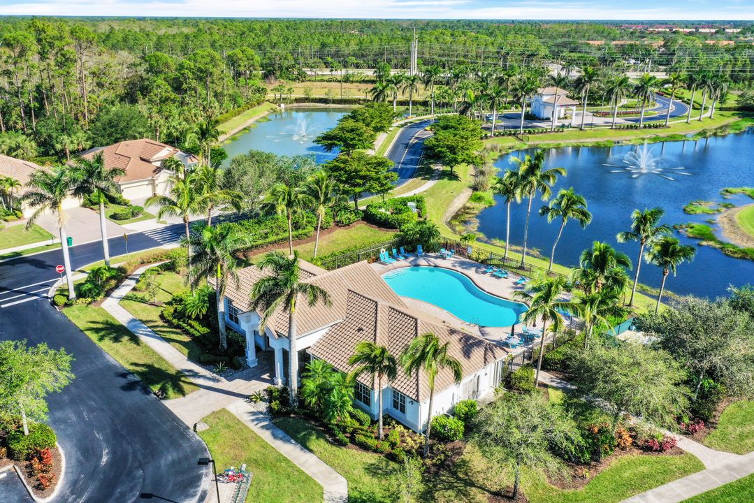 16156 Parque Ln, Naples, FL 34110