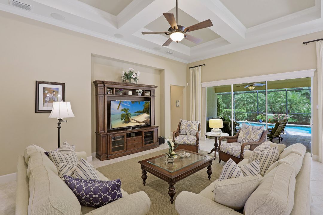 8962 Quarry Dr, Naples, FL 34120