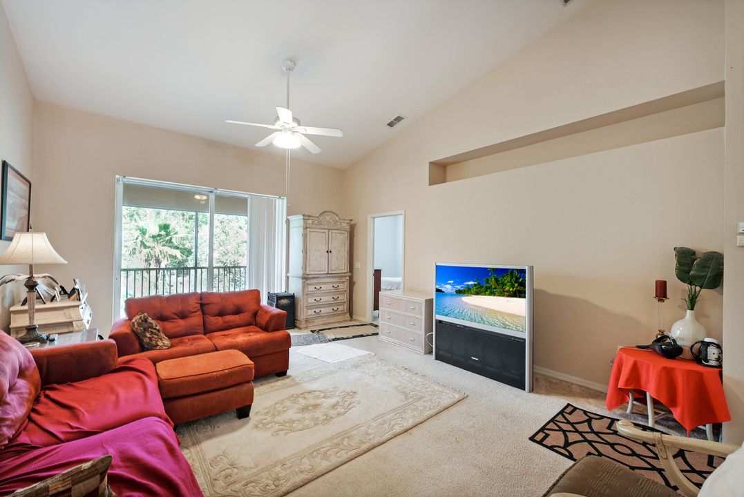 357 Robin Hood Cir #202, Naples, FL 34104