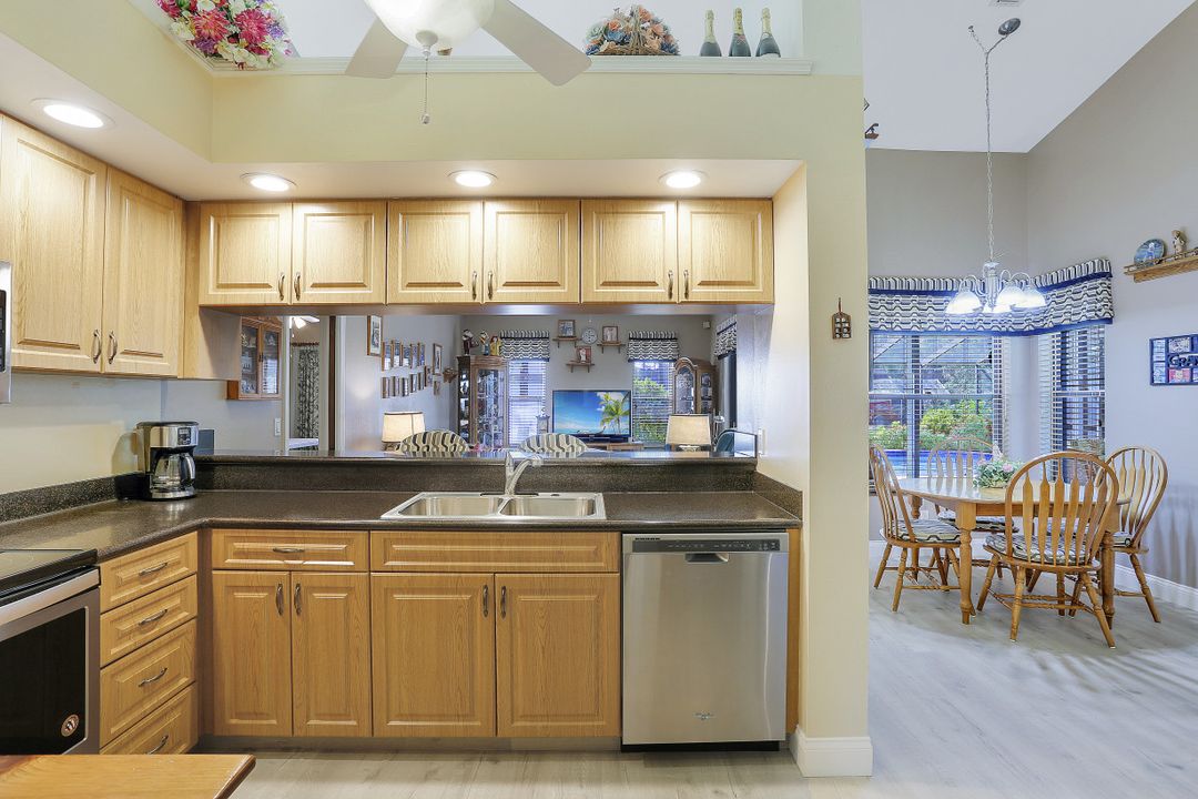 5980 Hidden Oaks Ln, Naples, FL 34119