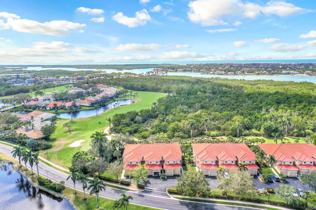 4800 Yacht Harbor Dr #822, Naples, FL 34112