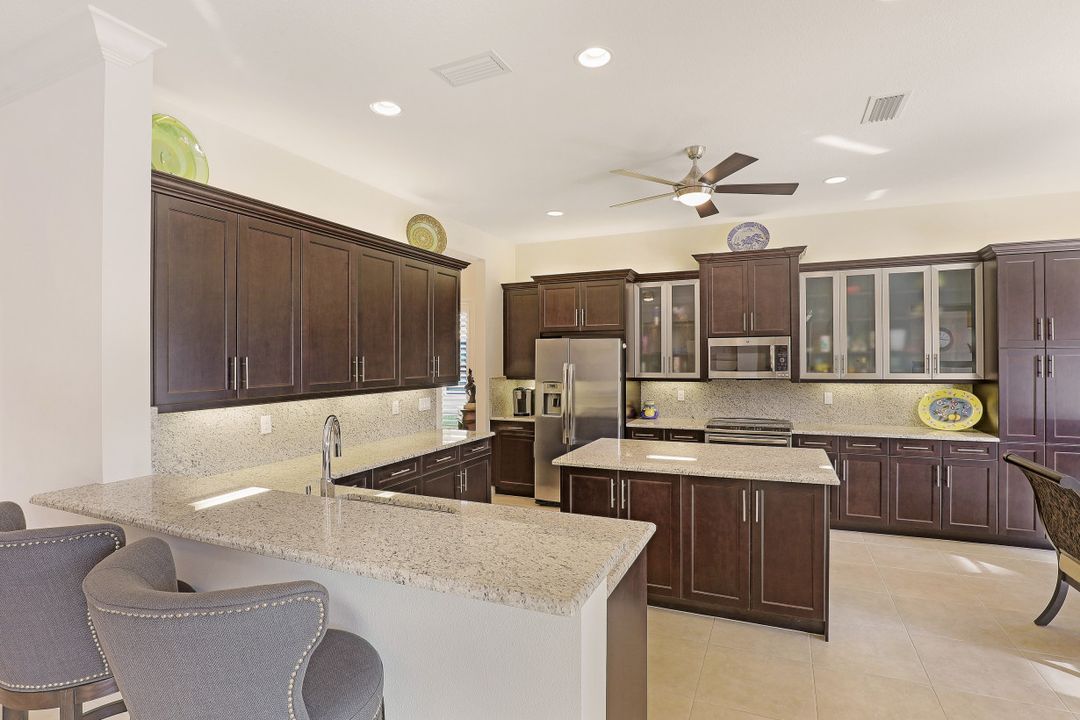 2760 Crystal Way, Naples, FL 34119