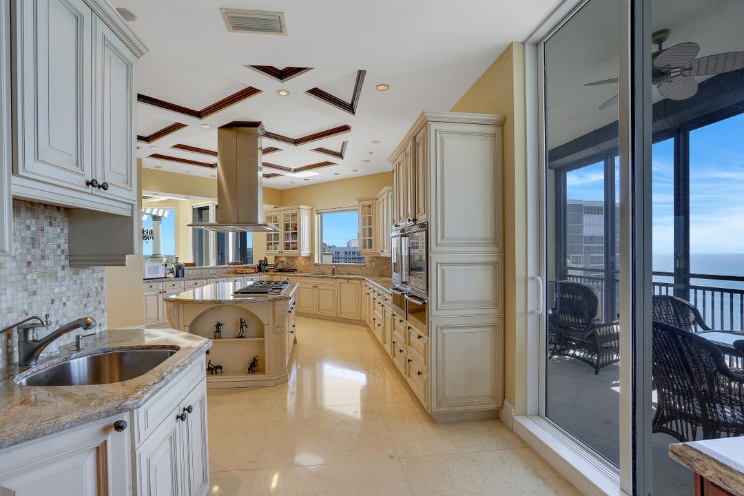 81 Seagate Dr #2001, Naples, FL 34103