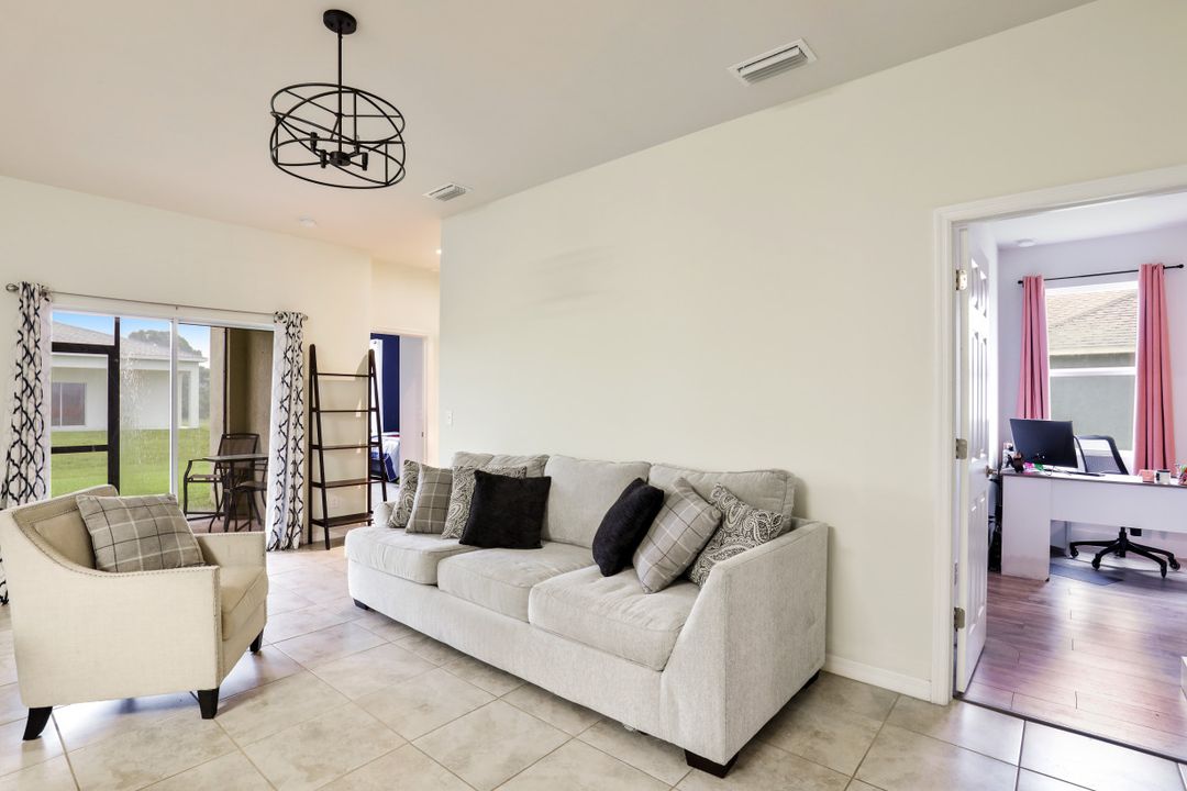 1813 NW 10th St, Cape Coral, FL 33993