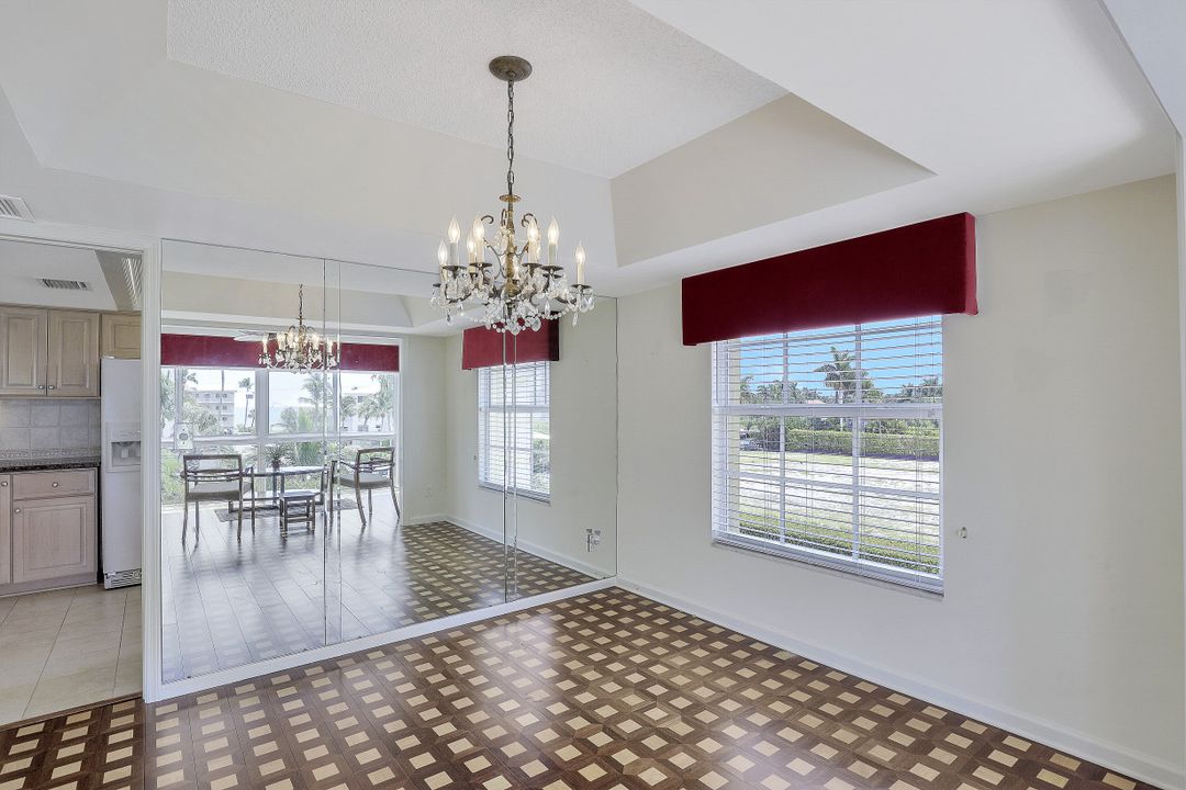 1900 Gulf Shore Blvd N #201, Naples, FL 34102