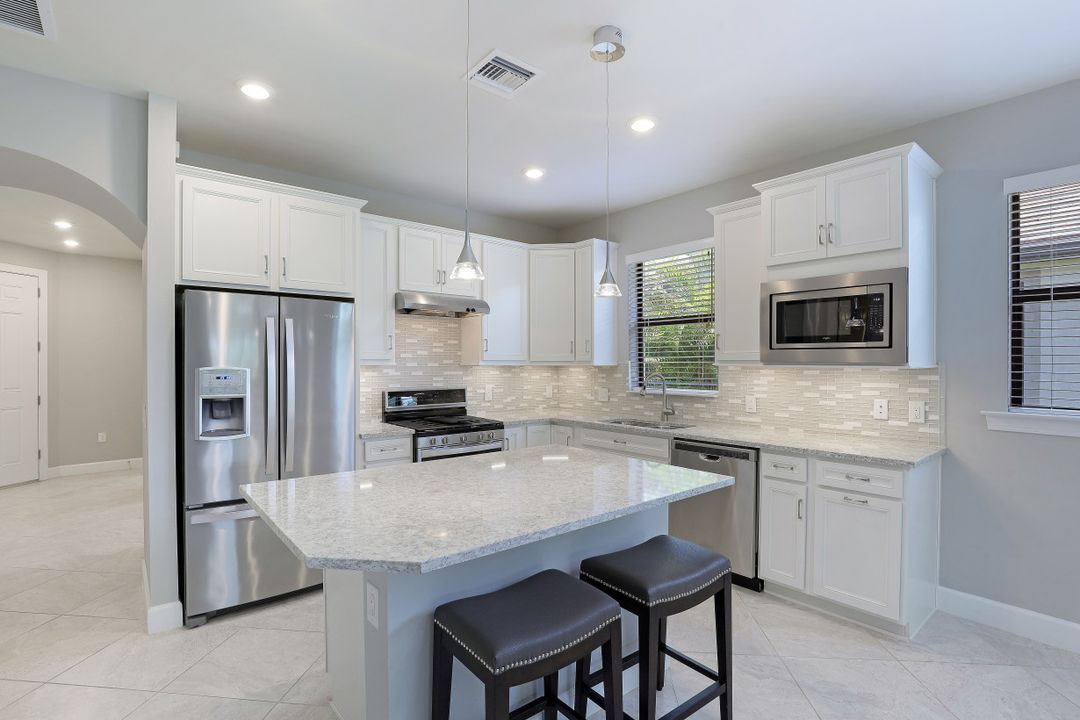 7650 Jacaranda Ln, Naples, FL 34114