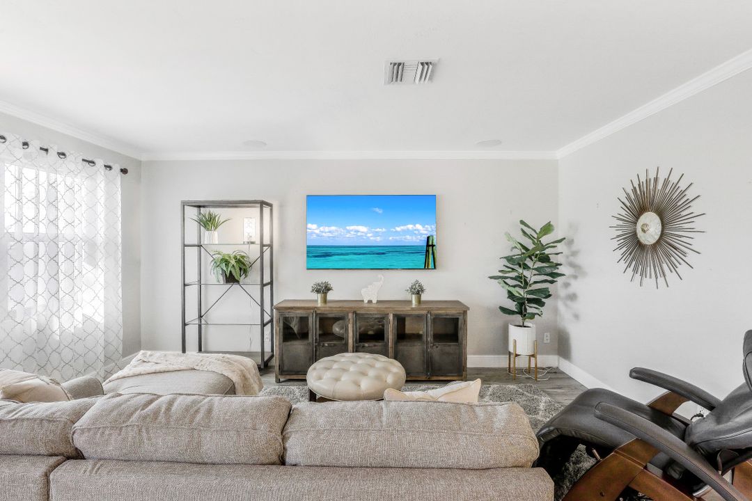 749 97th Ave N, Naples, FL 34108