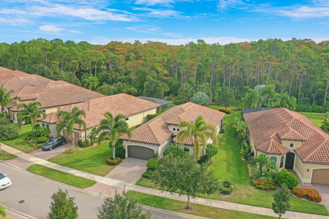 9367 Isla Bella Cir, Bonita Springs, FL 34135