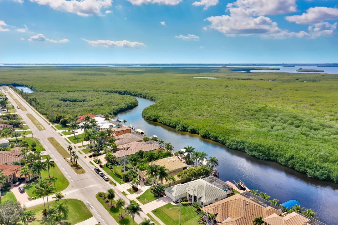 3840 Surfside Blvd, Cape Coral, FL 33914