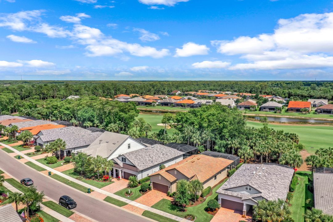 9374 Greyhawk Trl, Naples, FL 34120