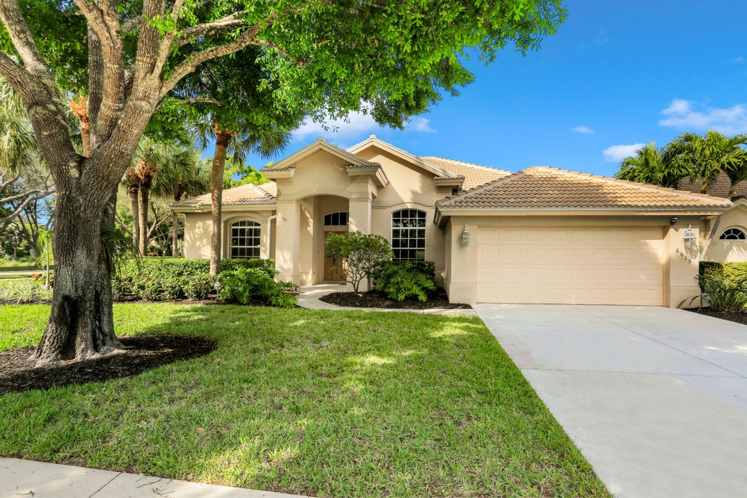 6615 Chestnut Cir, Naples, FL 34109