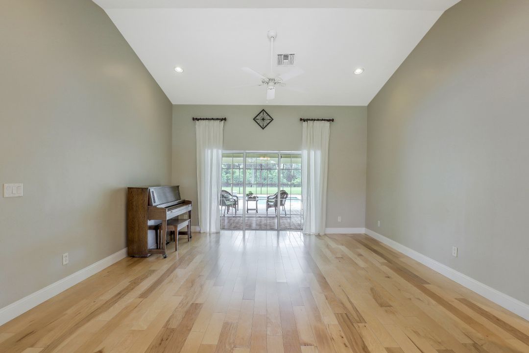 762 Hickory Rd, Naples, FL 34108