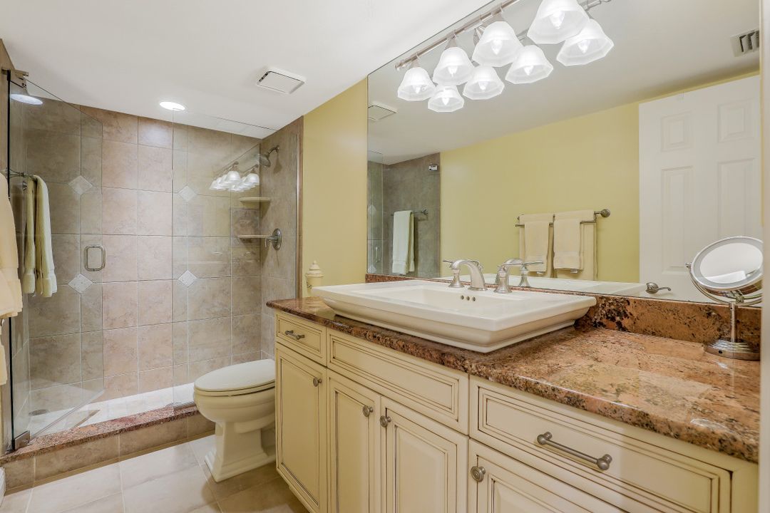 6525 Valen Way #202, Naples, FL 34108