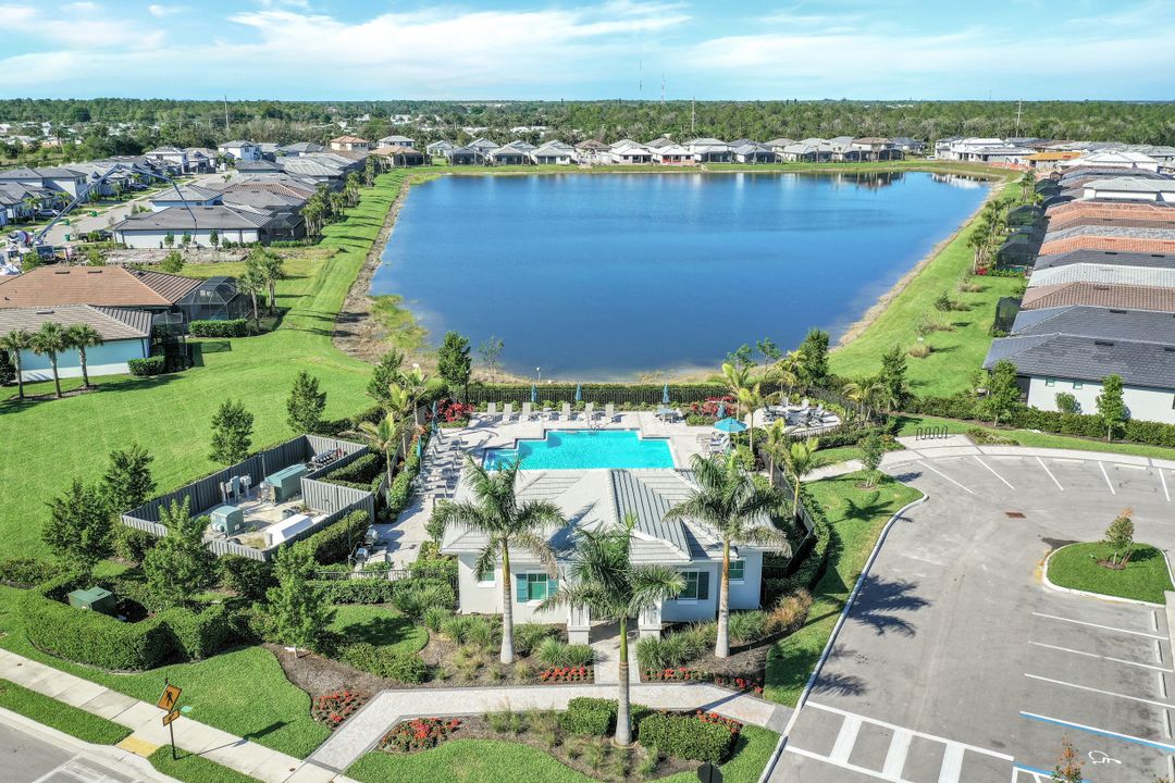 2236 Yellowfin Cir, Naples, FL 34114