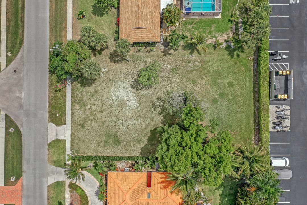 138 Greenbrier St, Marco Island, FL 34145