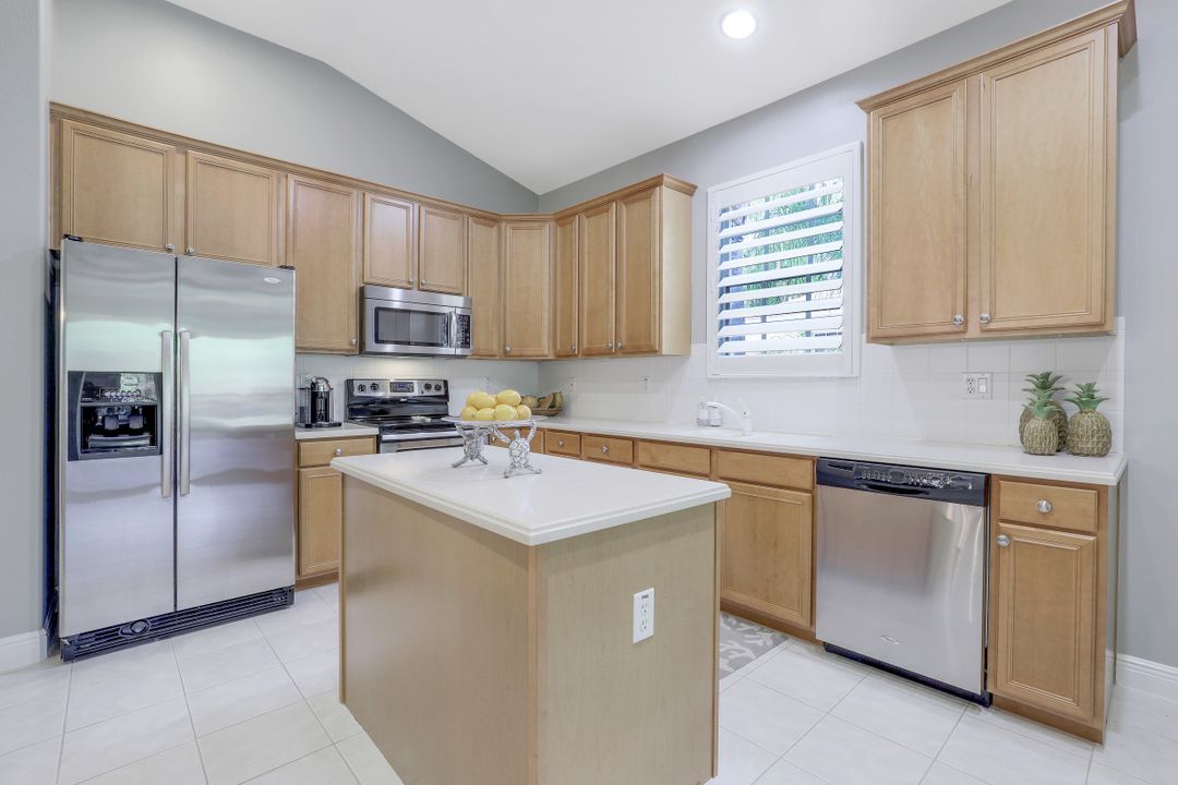 4810 Shinnecock Hills Ct, Naples, FL 34112